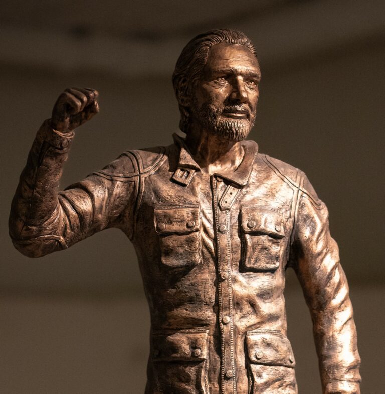 Kunst für Freiheit: Daniel Nachbaur – Skulptur für Assange