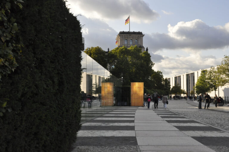 Kunstvernichtung in Deutschland -die Vernichtung des Ideales unserer Republik …Das Bundesverfassungsgericht soll entscheiden.